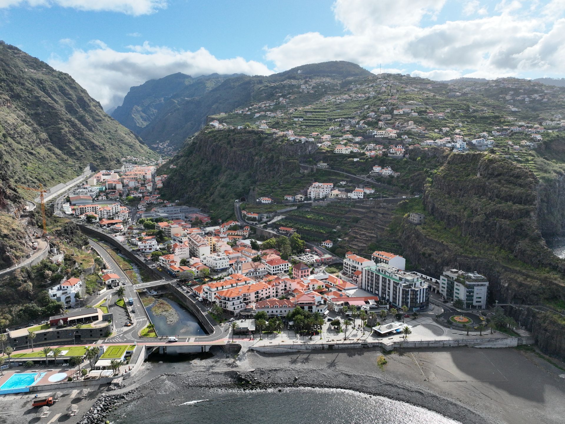 Vista aérea da Vila da Ribeira Brava